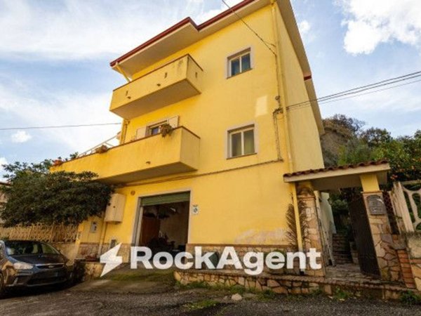 casa indipendente in vendita a Catanzaro in zona Santa Maria
