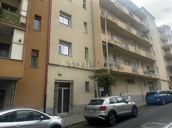 locale commerciale in vendita a Catanzaro in zona Centro Città