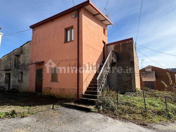 casa indipendente in vendita a Catanzaro in zona Pontegrande