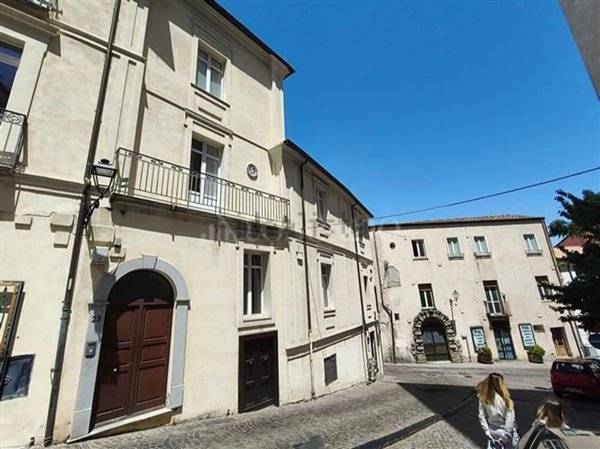 casa indipendente in vendita a Catanzaro in zona Centro Città