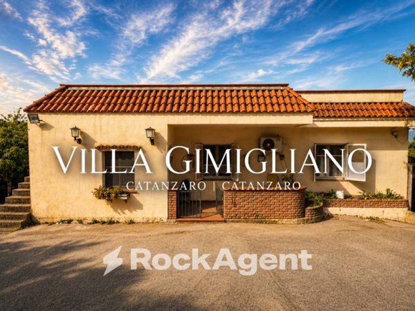 casa indipendente in vendita a Catanzaro in zona Centro Città