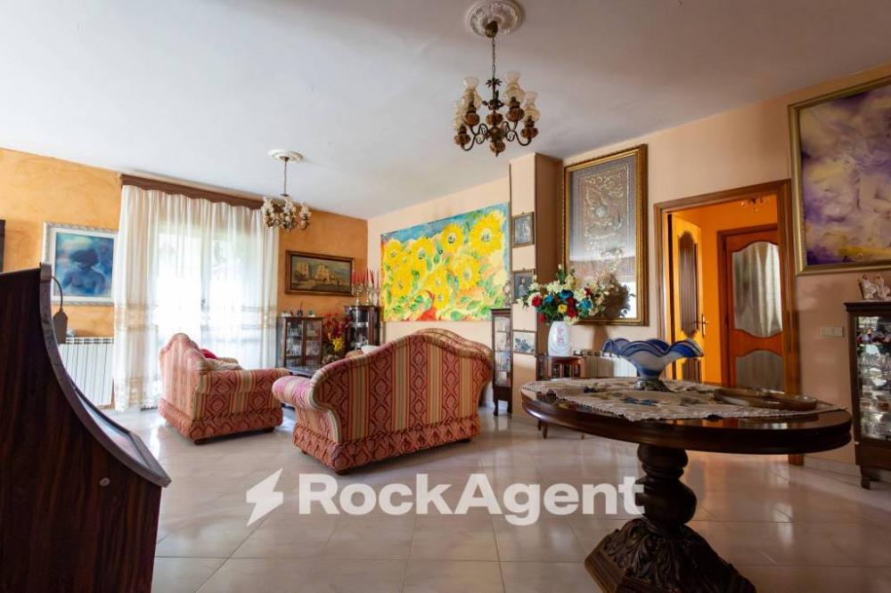 casa indipendente in vendita a Catanzaro in zona Centro Città