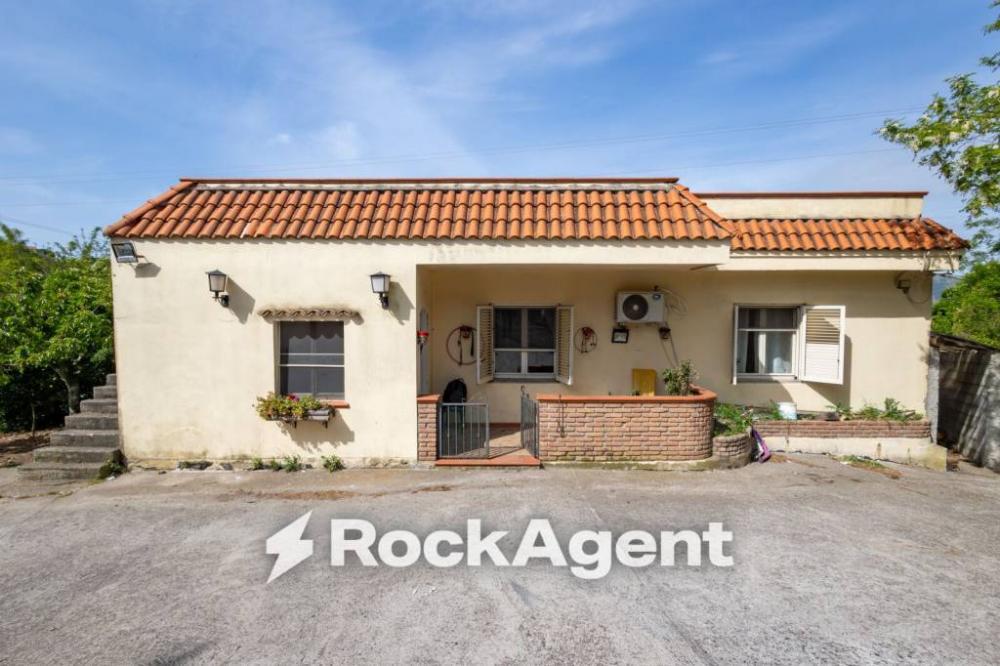 casa indipendente in vendita a Catanzaro in zona Gagliano