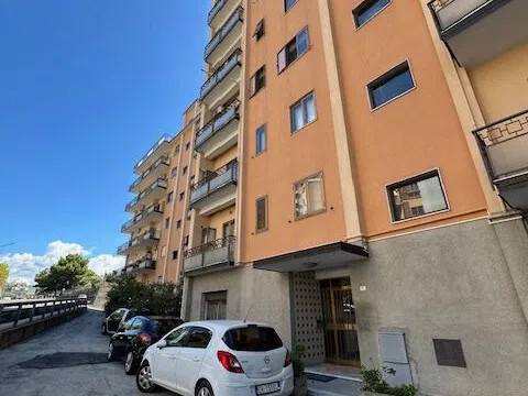 negozio in vendita a Catanzaro in zona Gagliano