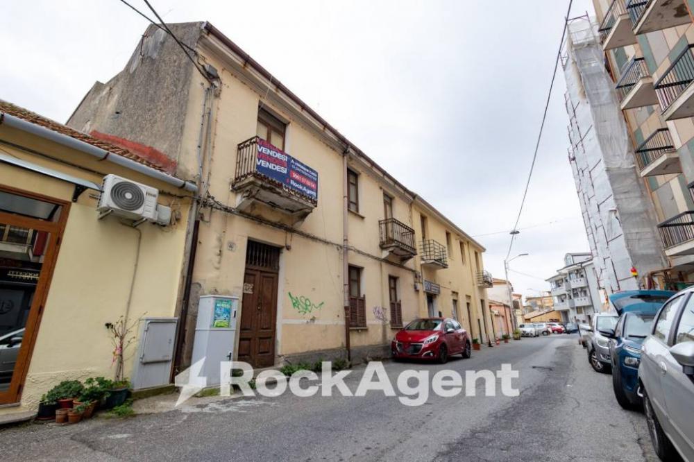 casa indipendente in vendita a Catanzaro in zona Centro Città