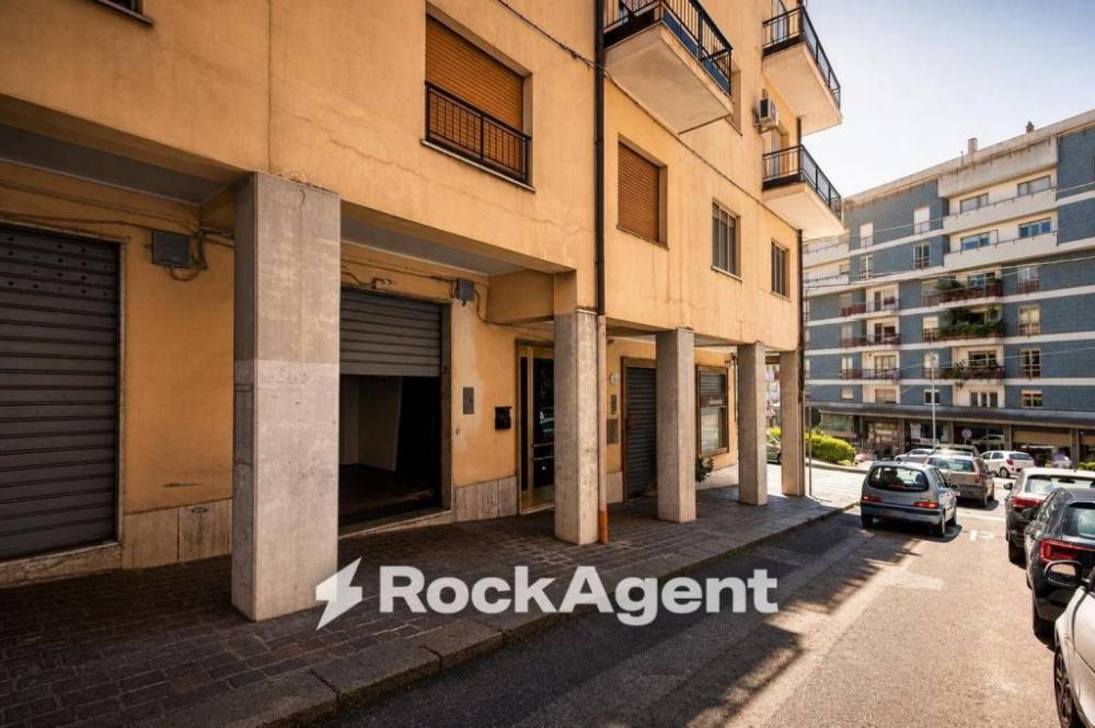 negozio in vendita a Catanzaro in zona Centro Città