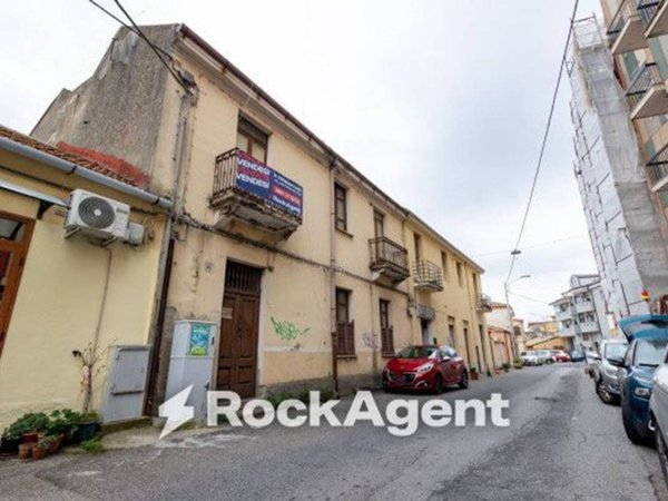 casa indipendente in vendita a Catanzaro in zona Centro Città