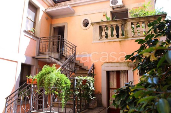 casa indipendente in vendita a Catanzaro in zona Centro Città