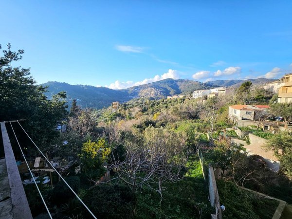 casa indipendente in vendita a Catanzaro in zona Pontegrande