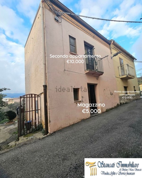 casa indipendente in vendita a Catanzaro in zona Pontegrande