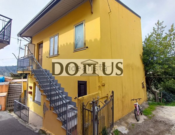 casa indipendente in vendita a Catanzaro in zona Pontegrande