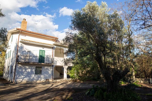 casa indipendente in vendita a Catanzaro in zona Cava / Cuculera Nobile