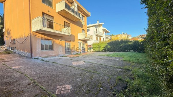 casa indipendente in vendita a Catanzaro in zona Mater Domini
