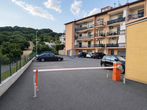 locale commerciale in vendita a Catanzaro in zona Catanzaro Lido