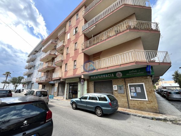 locale commerciale in vendita a Catanzaro in zona Catanzaro Lido