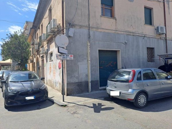 negozio in vendita a Catanzaro in zona Catanzaro Lido