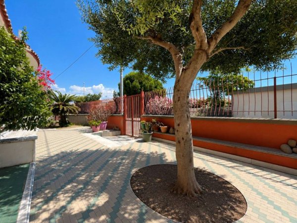 casa indipendente in vendita a Catanzaro in zona Catanzaro Lido