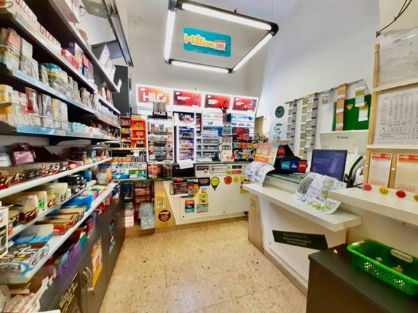 negozio in vendita a Catanzaro in zona Pontepiccolo