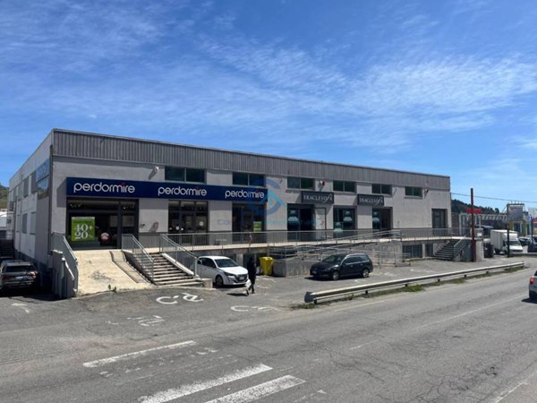 locale commerciale in vendita a Catanzaro in zona Santa Maria