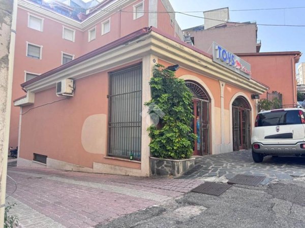 negozio in vendita a Catanzaro in zona Centro Città