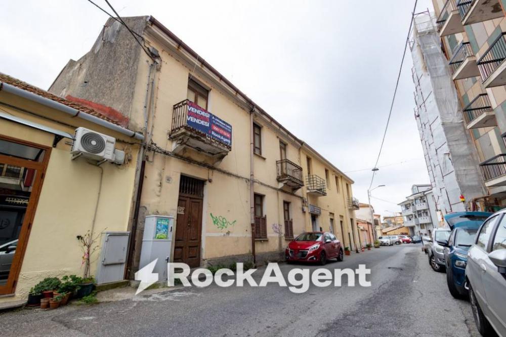 casa indipendente in vendita a Catanzaro in zona Centro Città