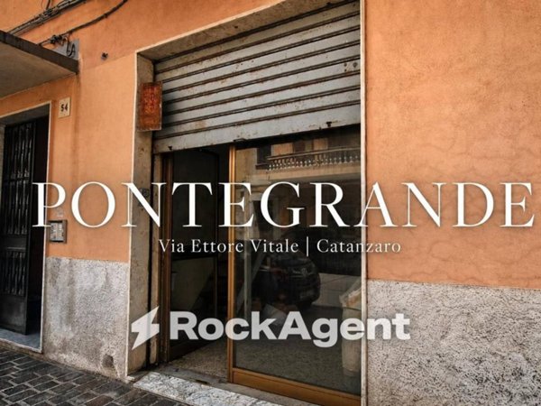 negozio in vendita a Catanzaro in zona Pontegrande