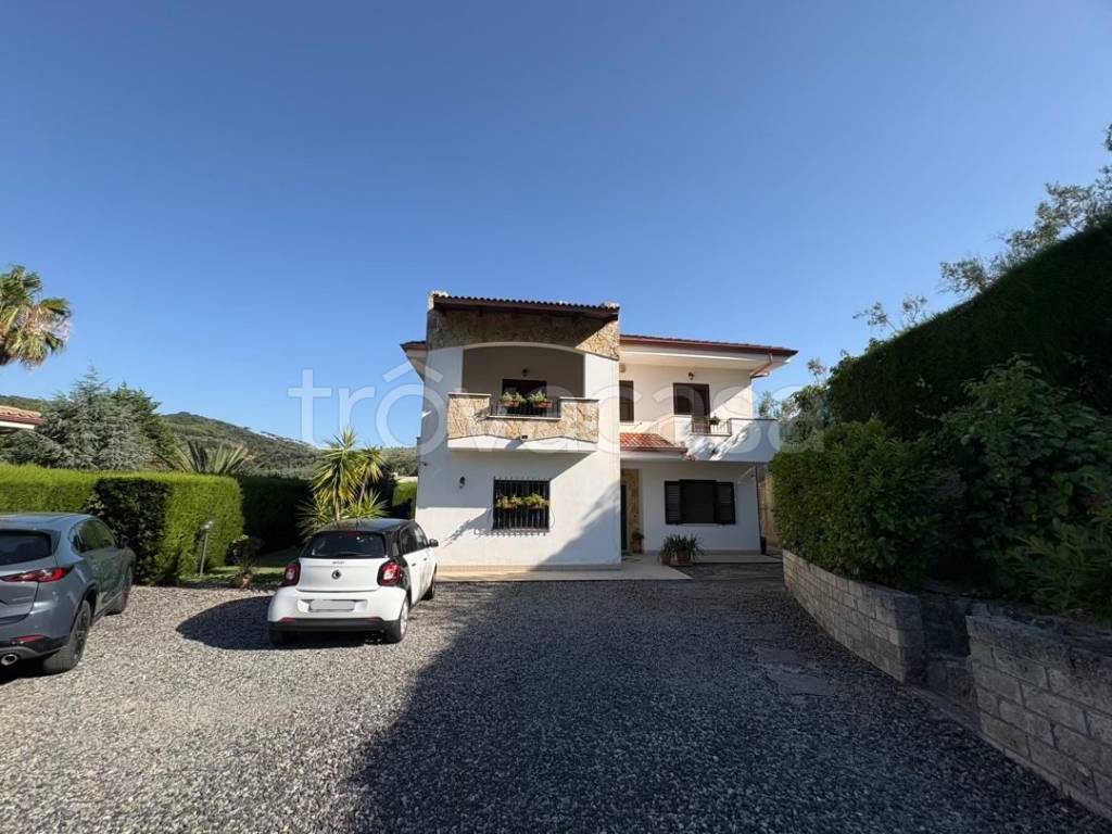 casa indipendente in vendita a Catanzaro in zona Pontegrande