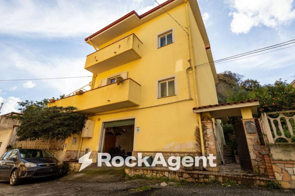 casa indipendente in vendita a Catanzaro in zona Santa Maria
