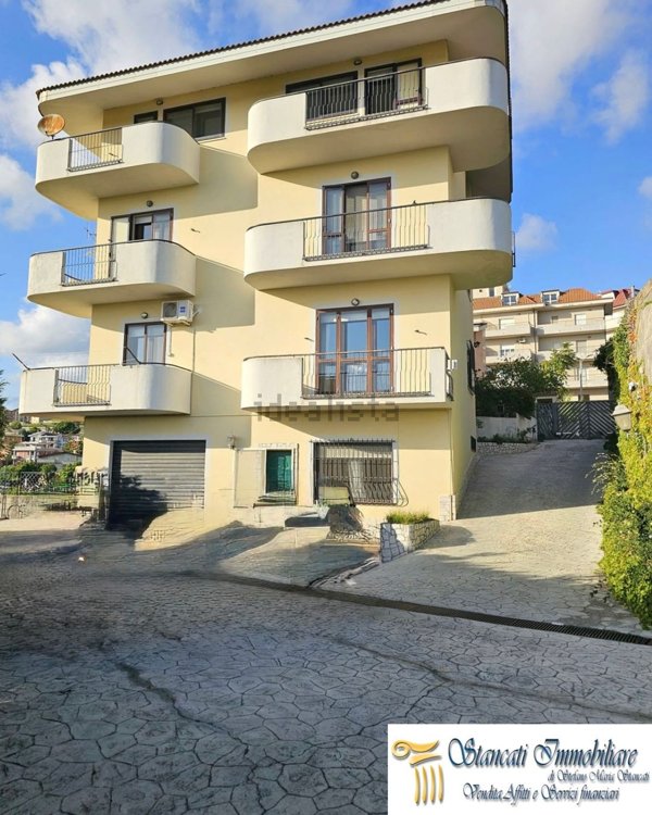 casa indipendente in vendita a Catanzaro in zona Mater Domini
