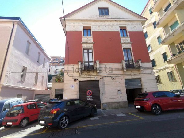 locale commerciale in vendita a Catanzaro in zona Centro Città