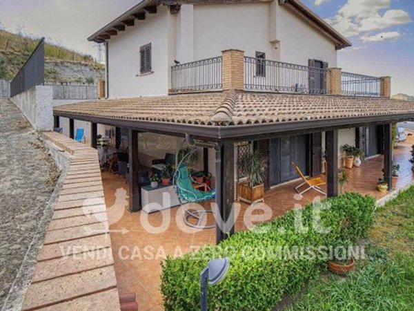 casa indipendente in vendita a Catanzaro in zona Santa Maria