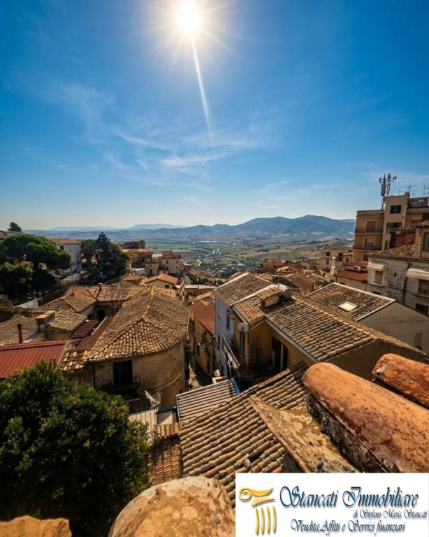 casa indipendente in vendita a Catanzaro in zona Centro Città