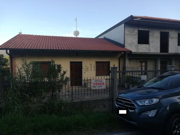 casa indipendente in vendita a Chiaravalle Centrale in zona Tripomelingi