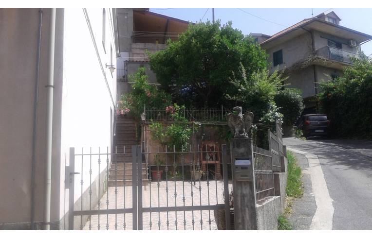 casa indipendente in vendita a Chiaravalle Centrale in zona Sorbia