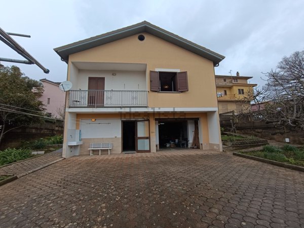casa indipendente in vendita a Cortale in zona Giardino