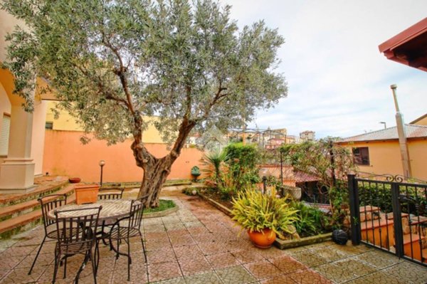 casa indipendente in vendita a Cropani