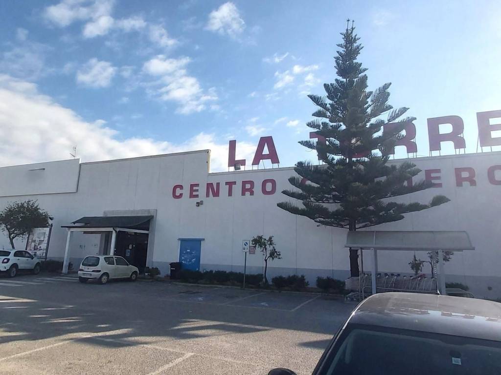 negozio in vendita a Cropani