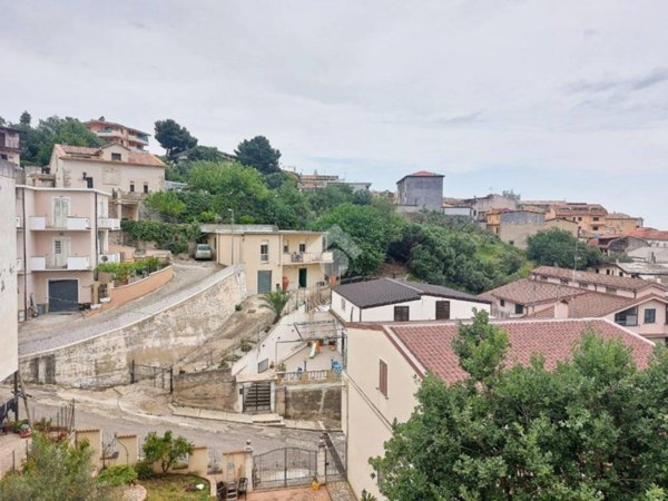 casa indipendente in vendita a Cropani