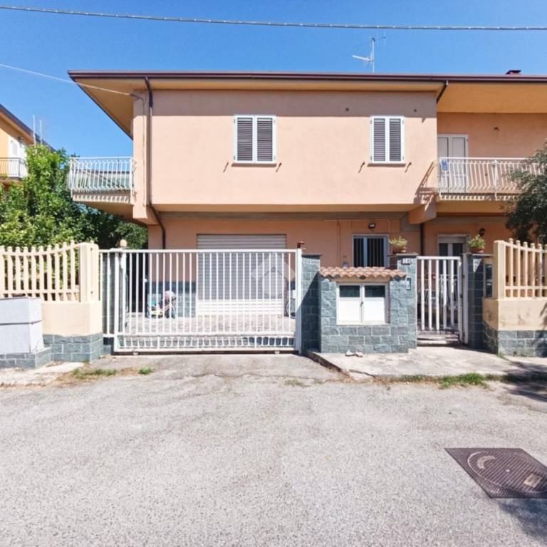 appartamento in vendita a Cropani in zona Cropani Marina