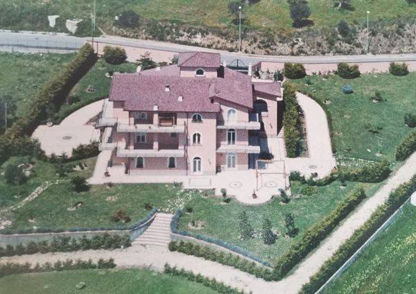 casa indipendente in vendita a Cropani