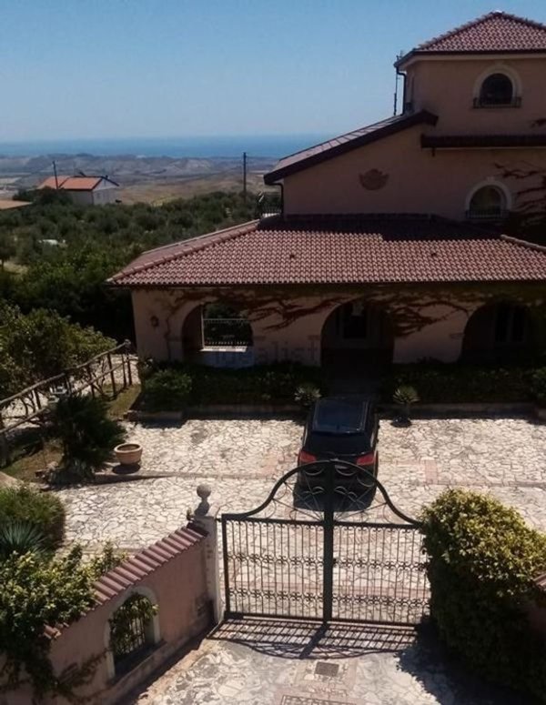 casa indipendente in vendita a Cropani