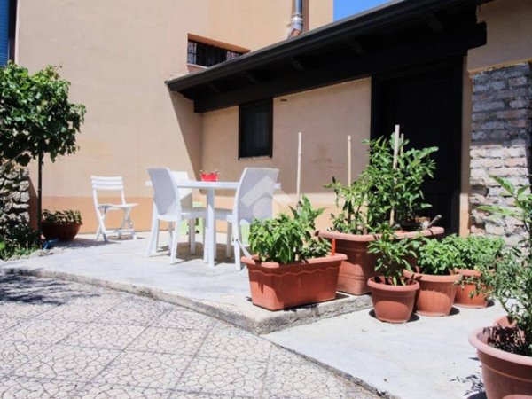 casa indipendente in vendita a Cropani