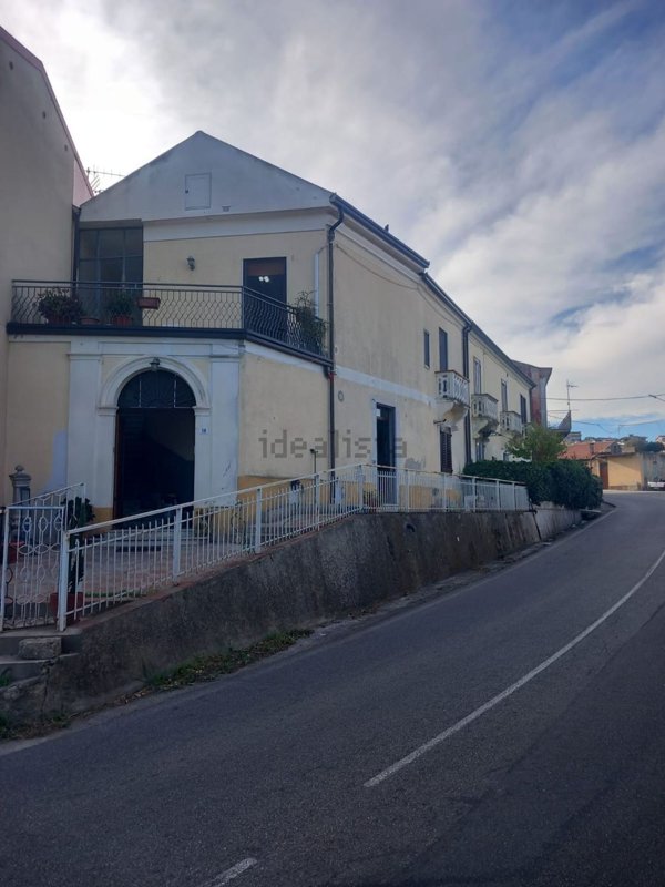 casa indipendente in vendita a Cropani