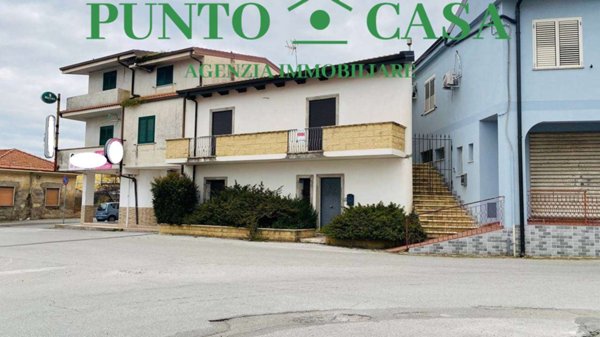 casa indipendente in vendita a Curinga in zona Acconia