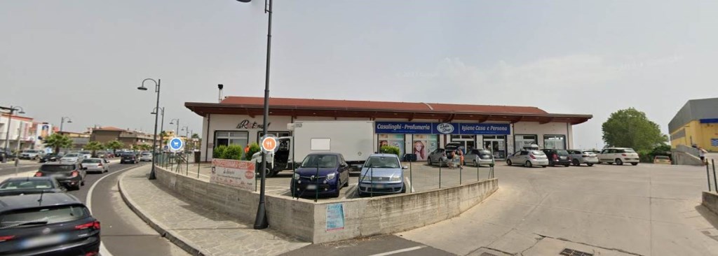 locale commerciale in vendita a Davoli