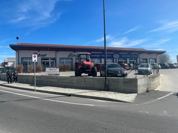 locale commerciale in vendita a Davoli