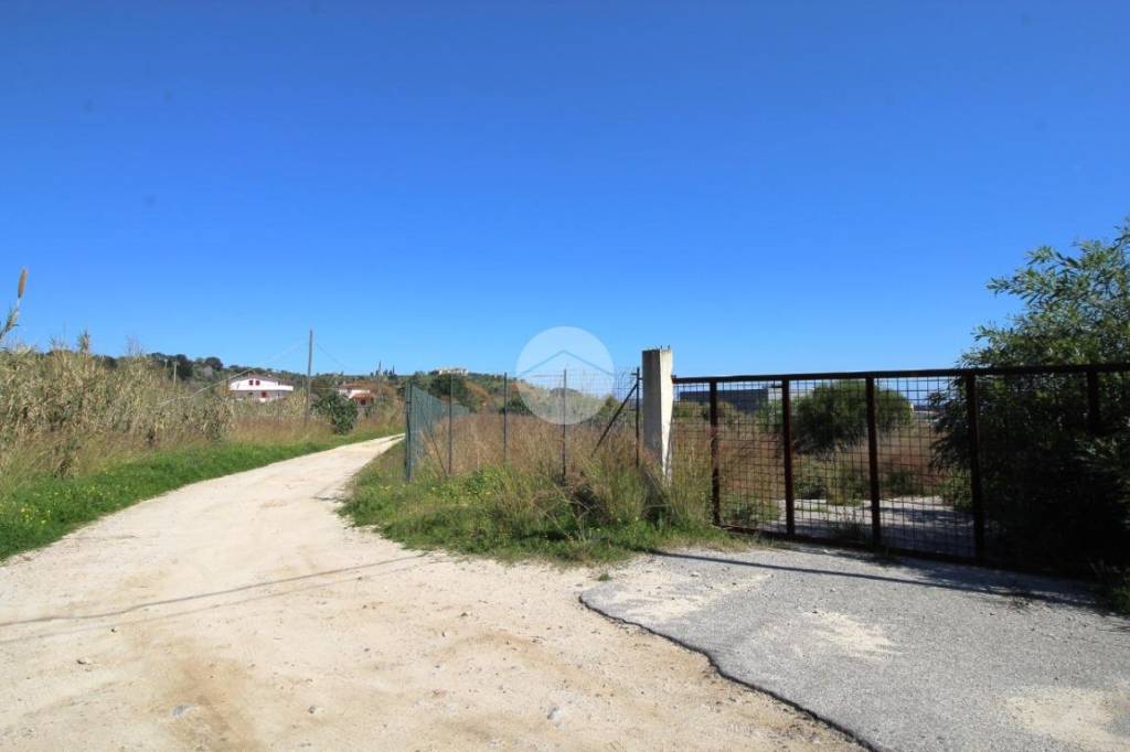 terreno industriale in vendita a Davoli