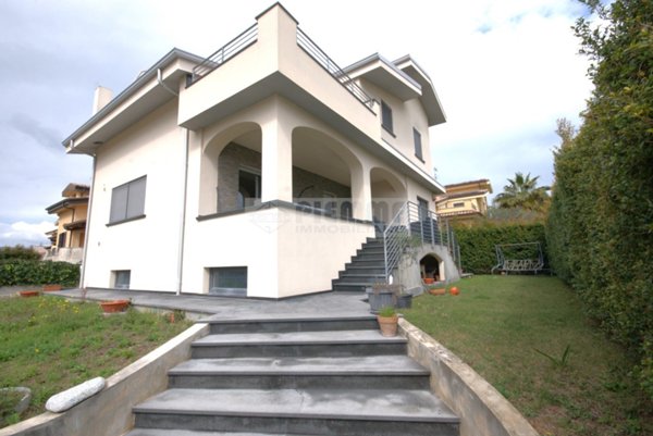casa indipendente in vendita a Davoli
