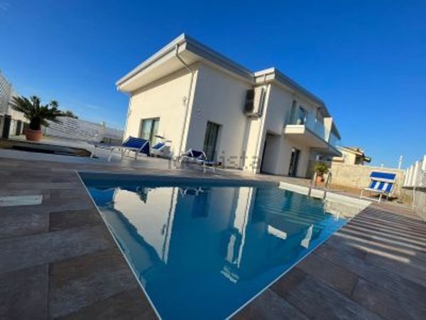 casa indipendente in vendita a Davoli