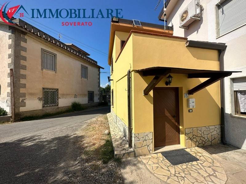 appartamento in vendita a Davoli